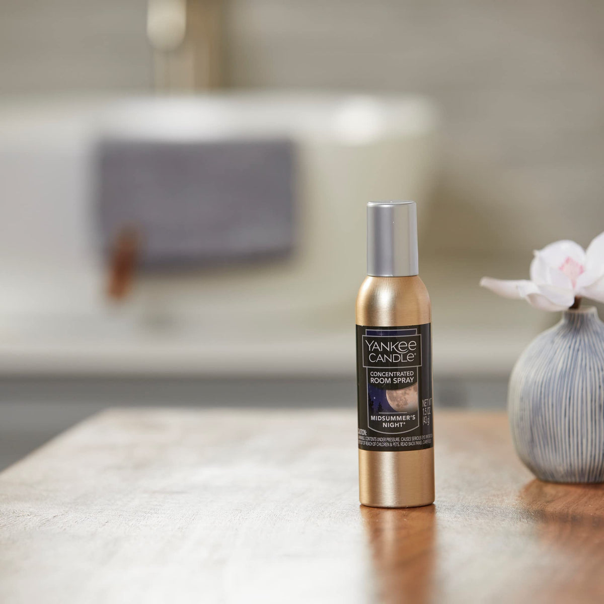 Yankee Candle in bathroom shows quick odor-eliminating freshness