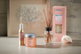 Yankee Candle Pink Sands mist-application image suggests easy odor control in any room.
