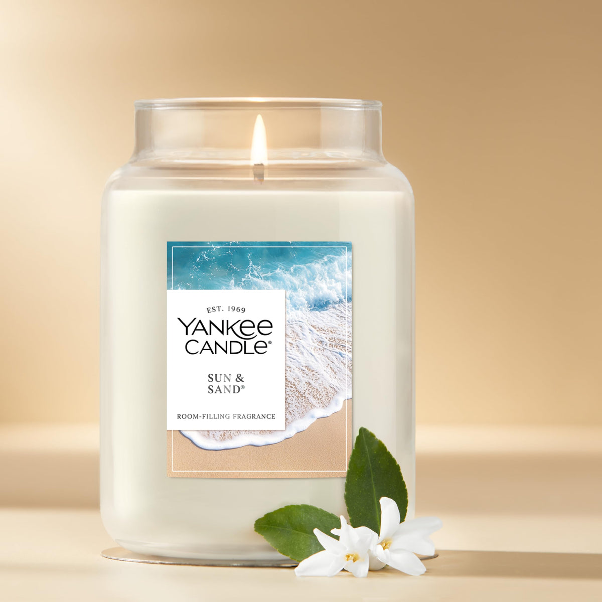 Natural-fiber wick supports even burn and reduces tunneling for consistent aroma.