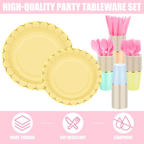 Yaomiao napkins with gold foil accents for a festive touch