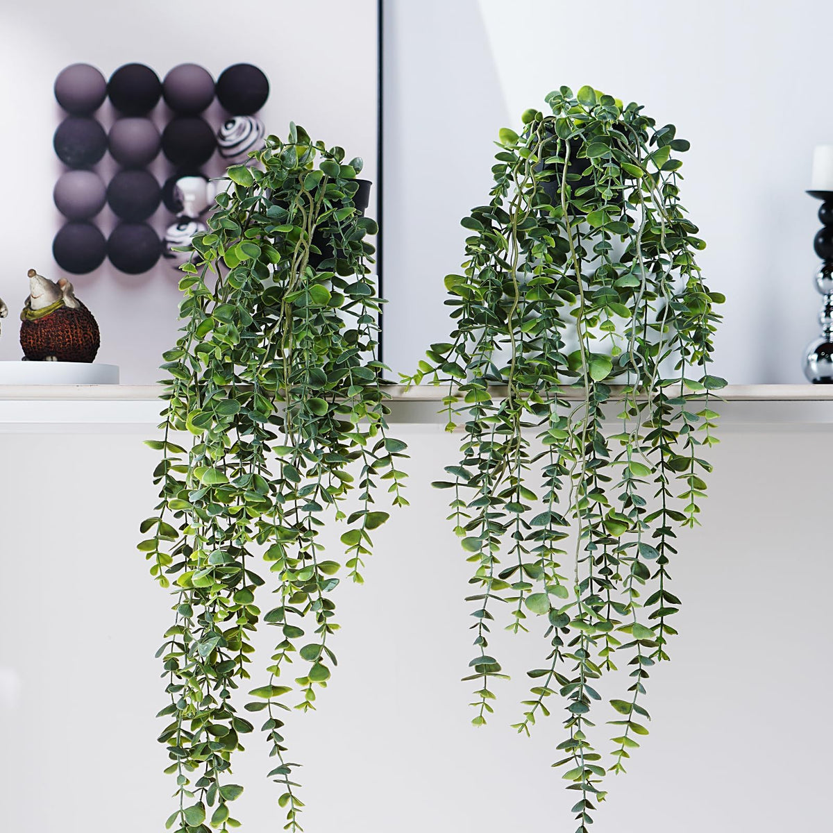 Yarmare realistic sheen mirrors fresh greenery.