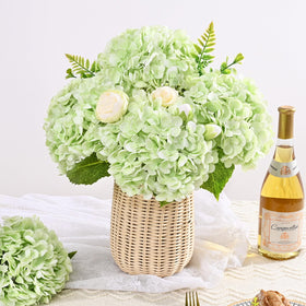 Yastouay Detachable heads and leaves enable flexible decorating options.