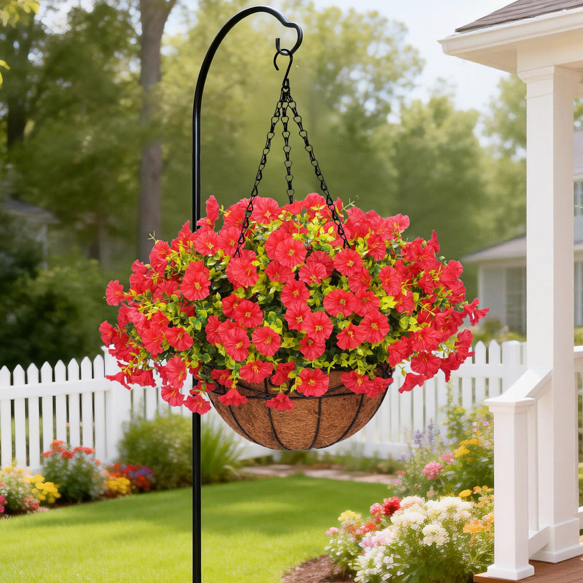 Yastouay maintenance-free outdoor decoration in red hanging basket.