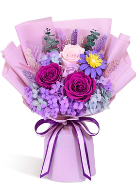 Yastouay preserved flowers in a luxe delivery box ready for gifting.