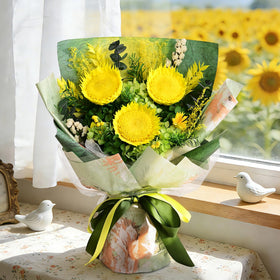 Yastouay preserved sunflowers close-up showing vibrant color.