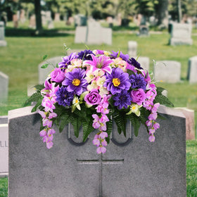 Yastouay weather-resistant headstone decor resists wind and rain.