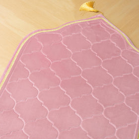 YAZEIN arch-design rug inspires focus and reverence during Salah