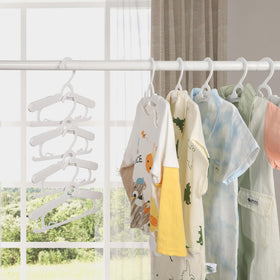 YeJieYJ side-hook hangers support straps while reducing clutter.