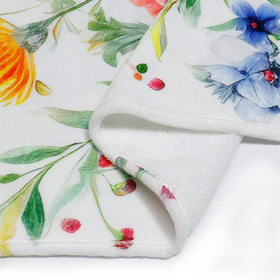 Yersion colorful daisy design blanket enhances room style and mood.