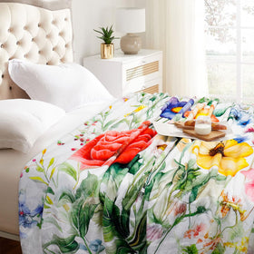 Yersion soft microfiber fleece blanket for all-season comfort.