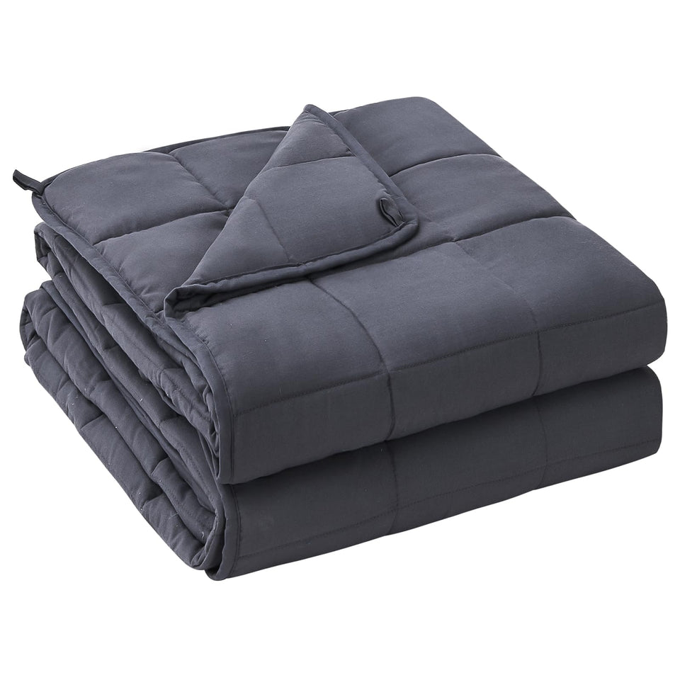 Yescool weighted blanket 10lb grey on bed offers cooling comfort and deep pressure.