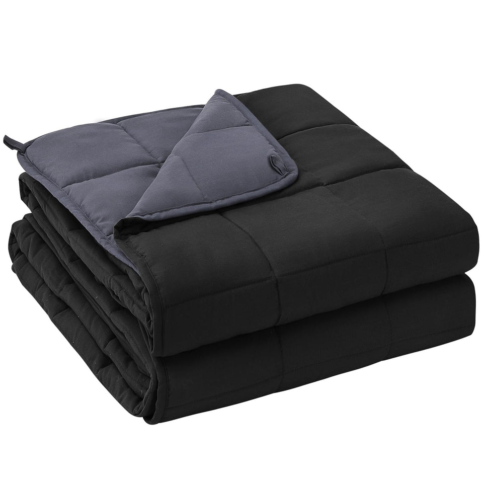Yescool weighted blanket 20 lb on bed offers even pressure for restful nights.