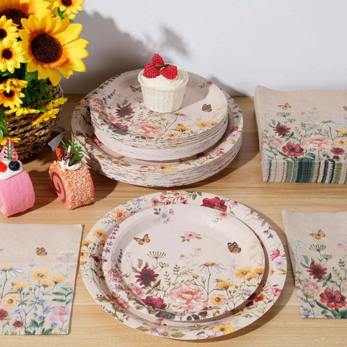 YIDAKO garden party table setup showcasing coordinated disposable tableware