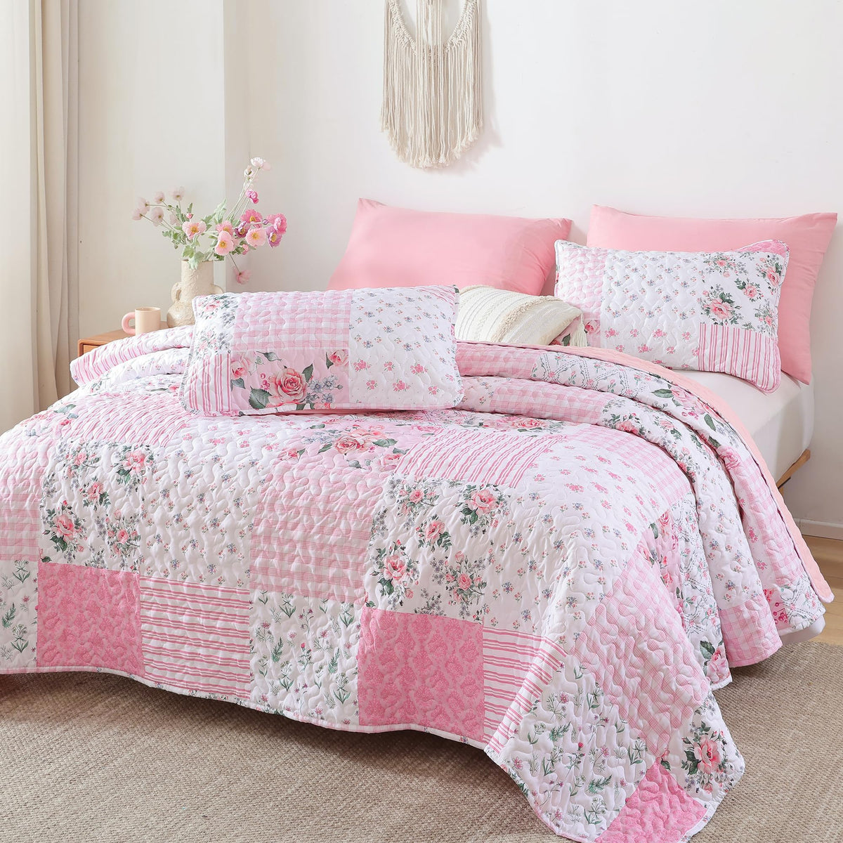 YIKUSH easy-care quilt demonstrates machine-wash durability and lasting softness.