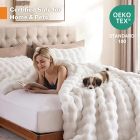 YIKUSH White Comforter Full stitching demonstrates modern horizontal wave pattern