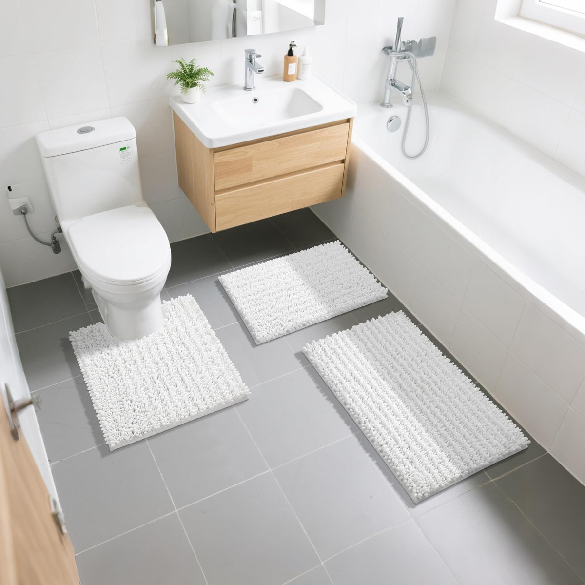 Yimobra bath rug provides full-room protection from tub to vanity spaces.