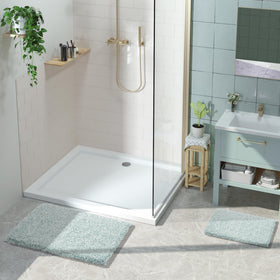 Yimobra machine-washable bath rug for easy maintenance.