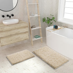 Yimobra plush rug gives knee-friendly comfort during baths.