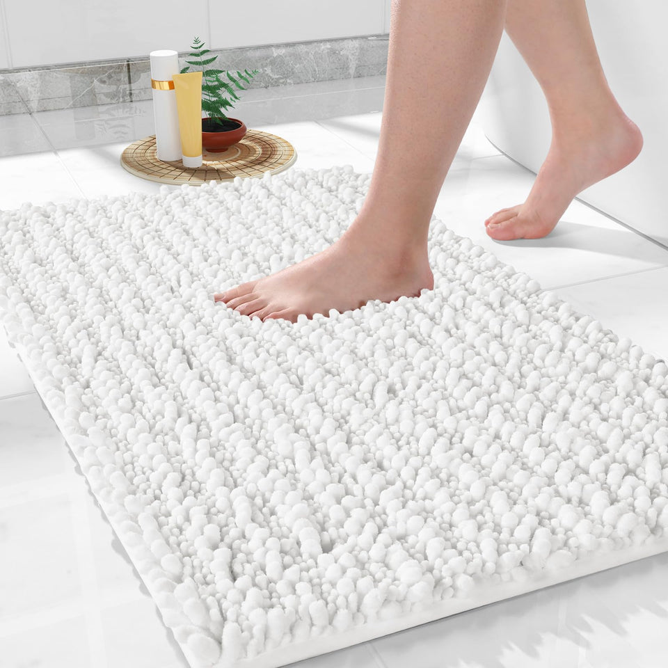 Yimobra large chenille bath mat close-up shows plush fibers for soft underfoot comfort.