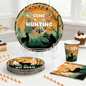 Yingoto Oh Deer 7-inch plates simplify serving at your hunting party.