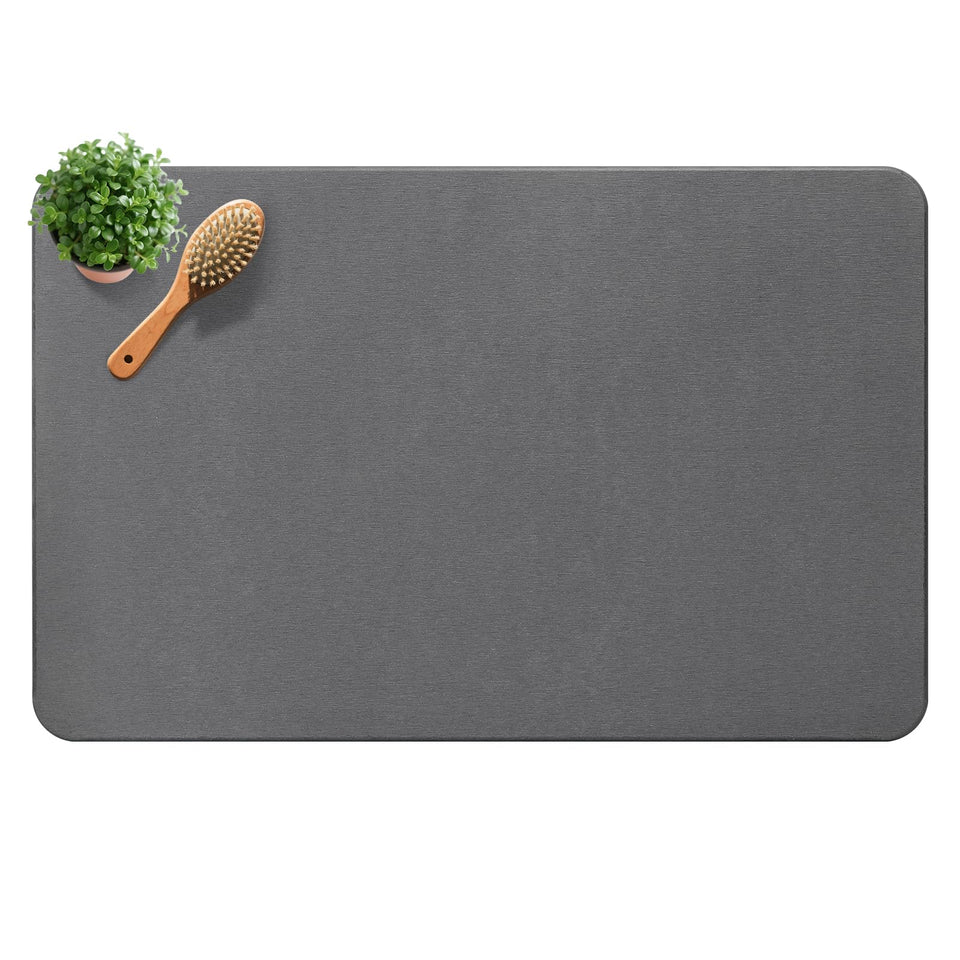 Yinoos Diatomite Stone Bath Mat in dark gray showing quick-dry performance