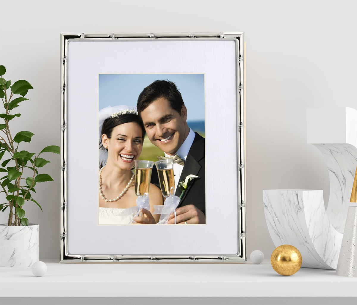 YiPinYin heavy gauge metal frame for durable décor