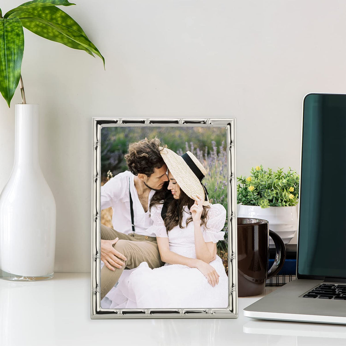 YiPinYin two-pack metal frame set ideal for shelves or desks
