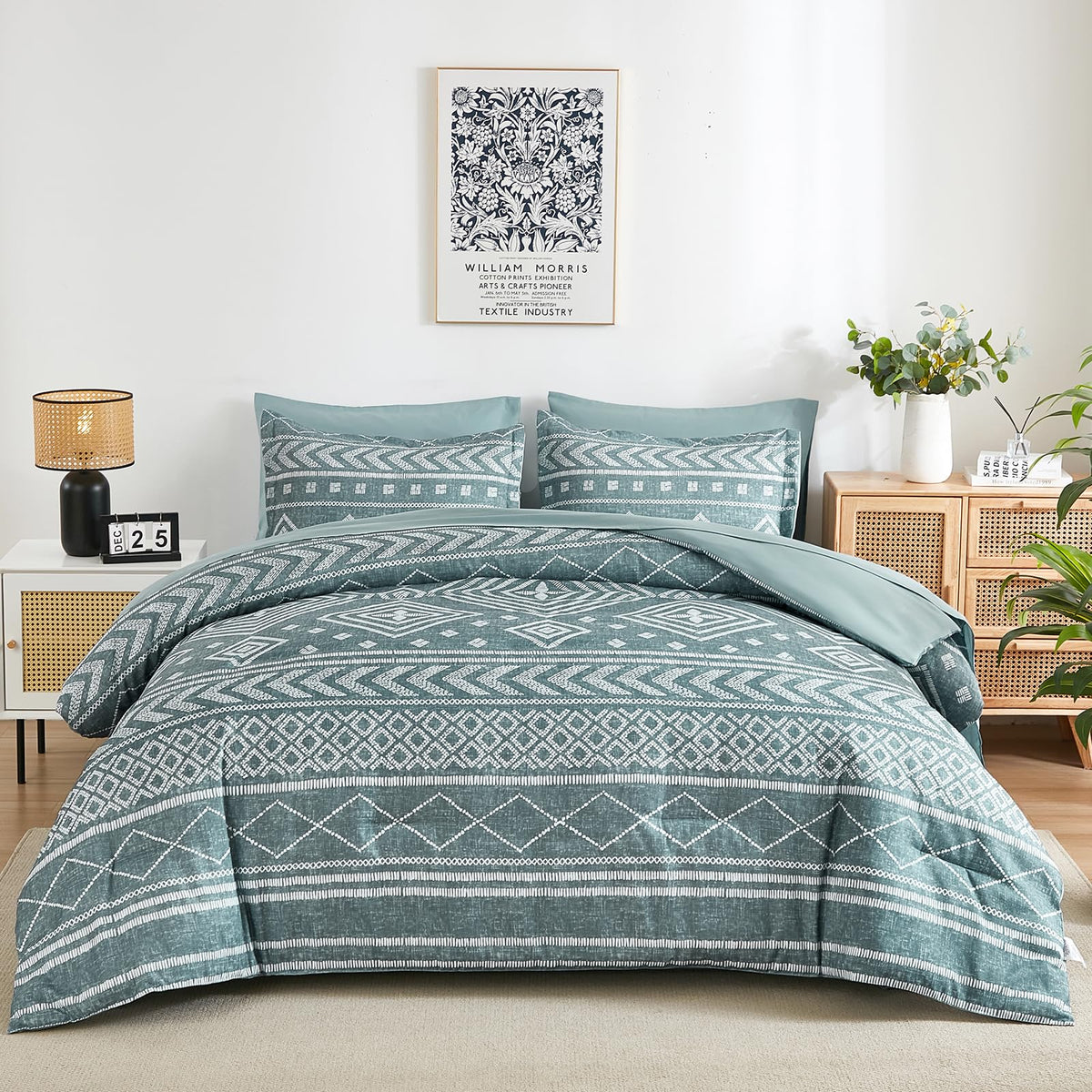 Yiran Boho Aztec pattern detail showcases intricate stripes for a chic look.
