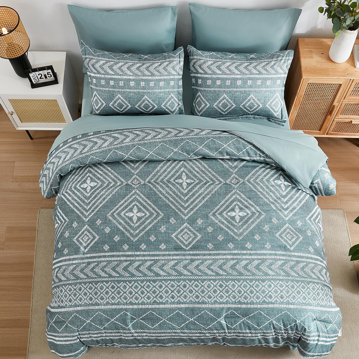 Yiran ultra-soft microfiber fabric delivers cozy, year-round comfort.