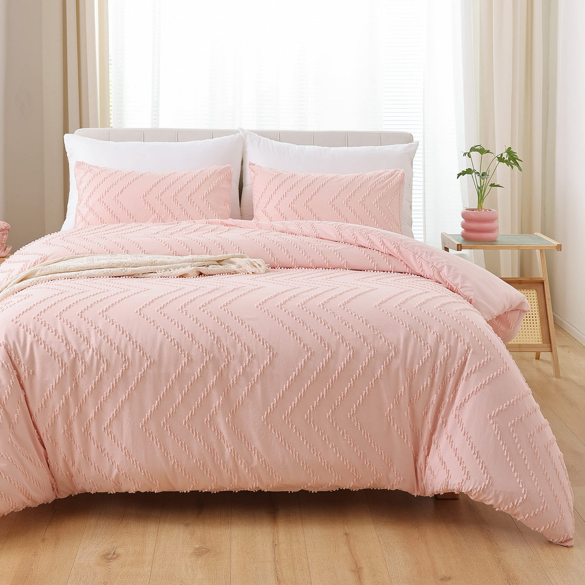 YIRDDEO pink full comforter set demonstrates all-season comfort.