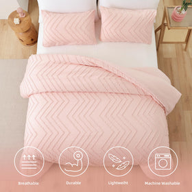 YIRDDEO pink microfiber comforter feels soft and lightweight.