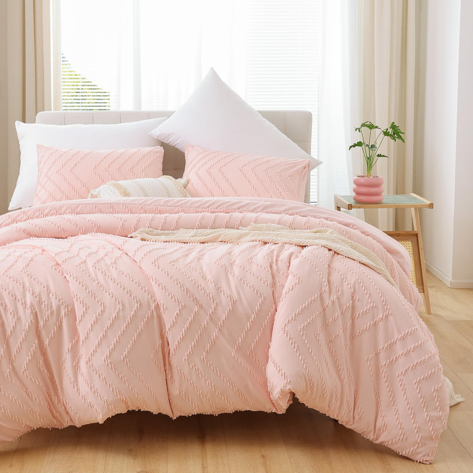 YIRDDEO pink tufted detail on full comforter for cozy bedroom vibe.