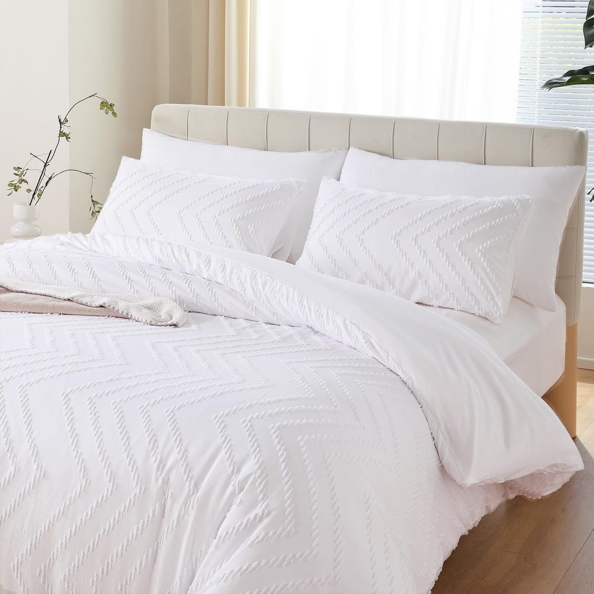 YIRDDEO White Comforter with tufted detail on bed for cozy texture