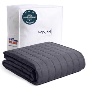 YnM weighted blanket top view in dark grey showing cozy all-season warmth.
