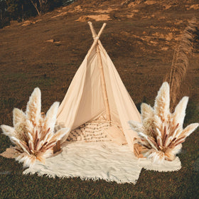 YOJOYI tall pampas grass decor complements beige or neutral interiors.