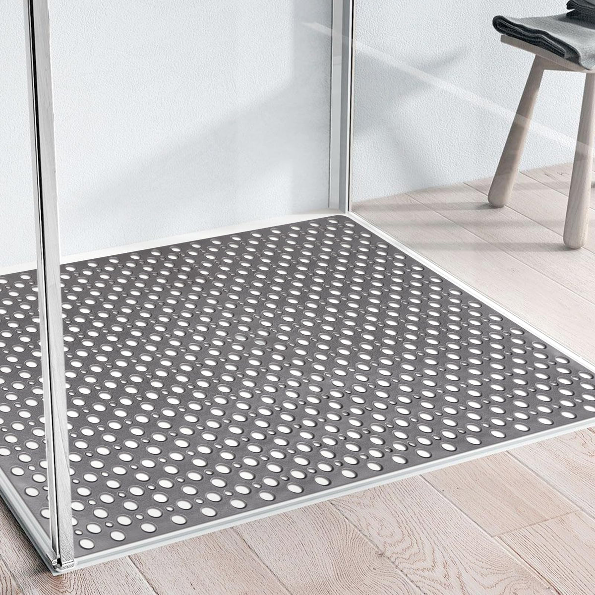 Yonala soft TPE material remains comfortable and durable underfoot.