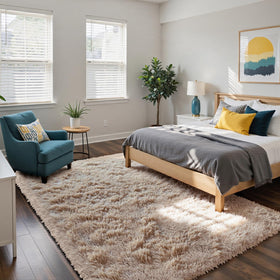 Yongyangjuxin fluffy rug shag anti-slip bottom helps keep corners in place on hardwood.
