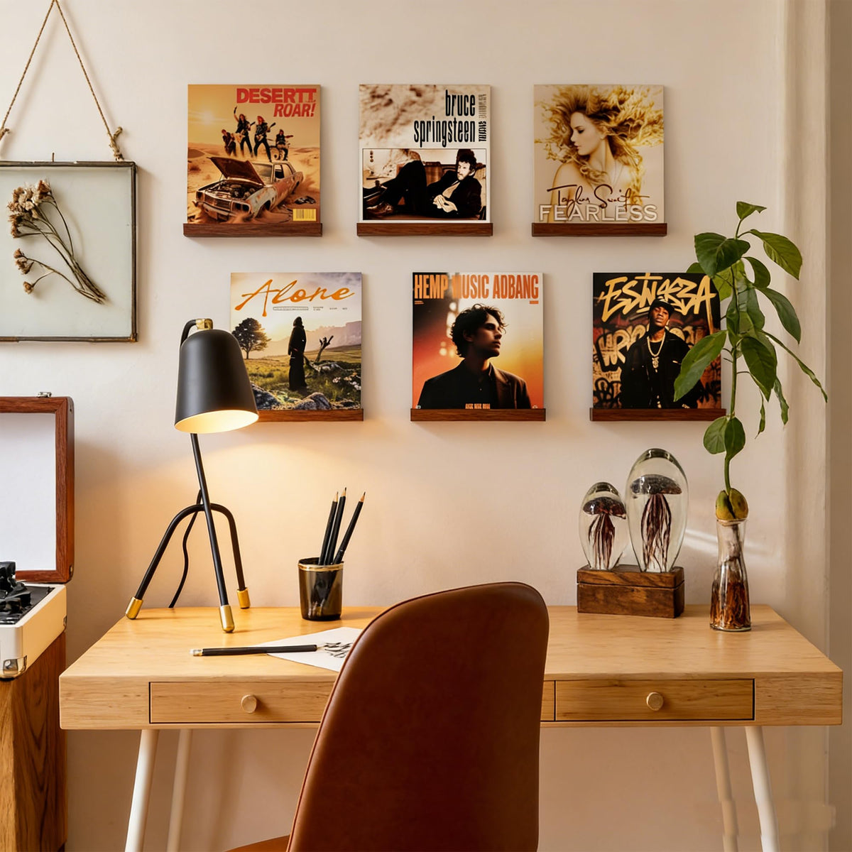 Yoolume wall-mounted vinyl shelf keeps records and covers neatly organized