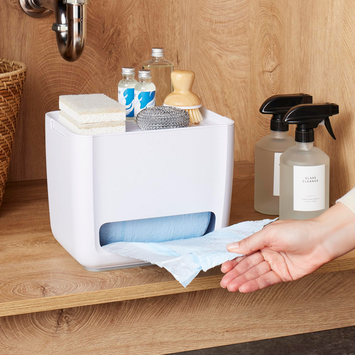 YouCopia SinkSuite removable top tray enables quick reload and extra storage.