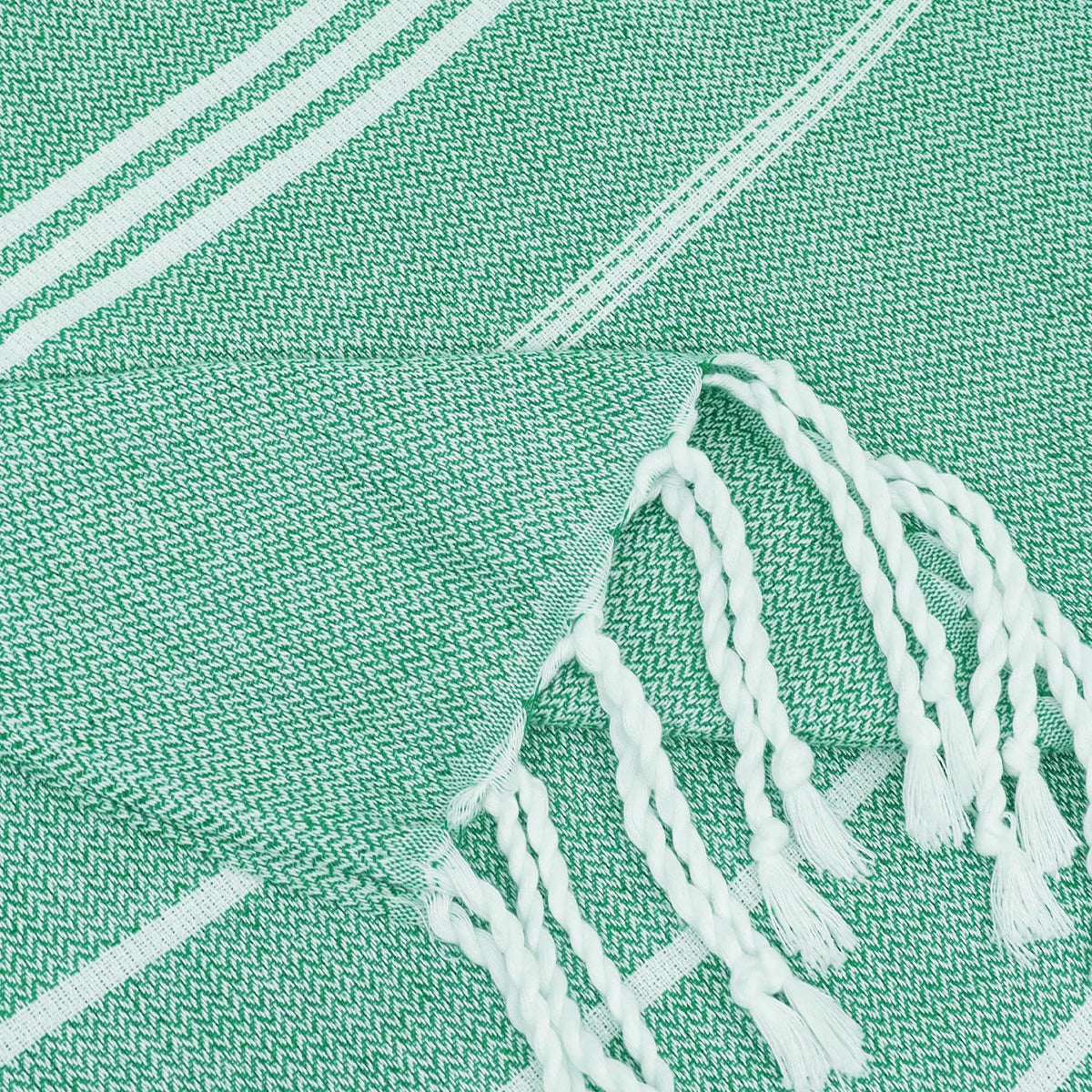 YSYJ sand-free teal beach towel designed for beach outings and easy lounging.