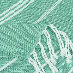 YSYJ sand-free teal beach towel designed for beach outings and easy lounging.