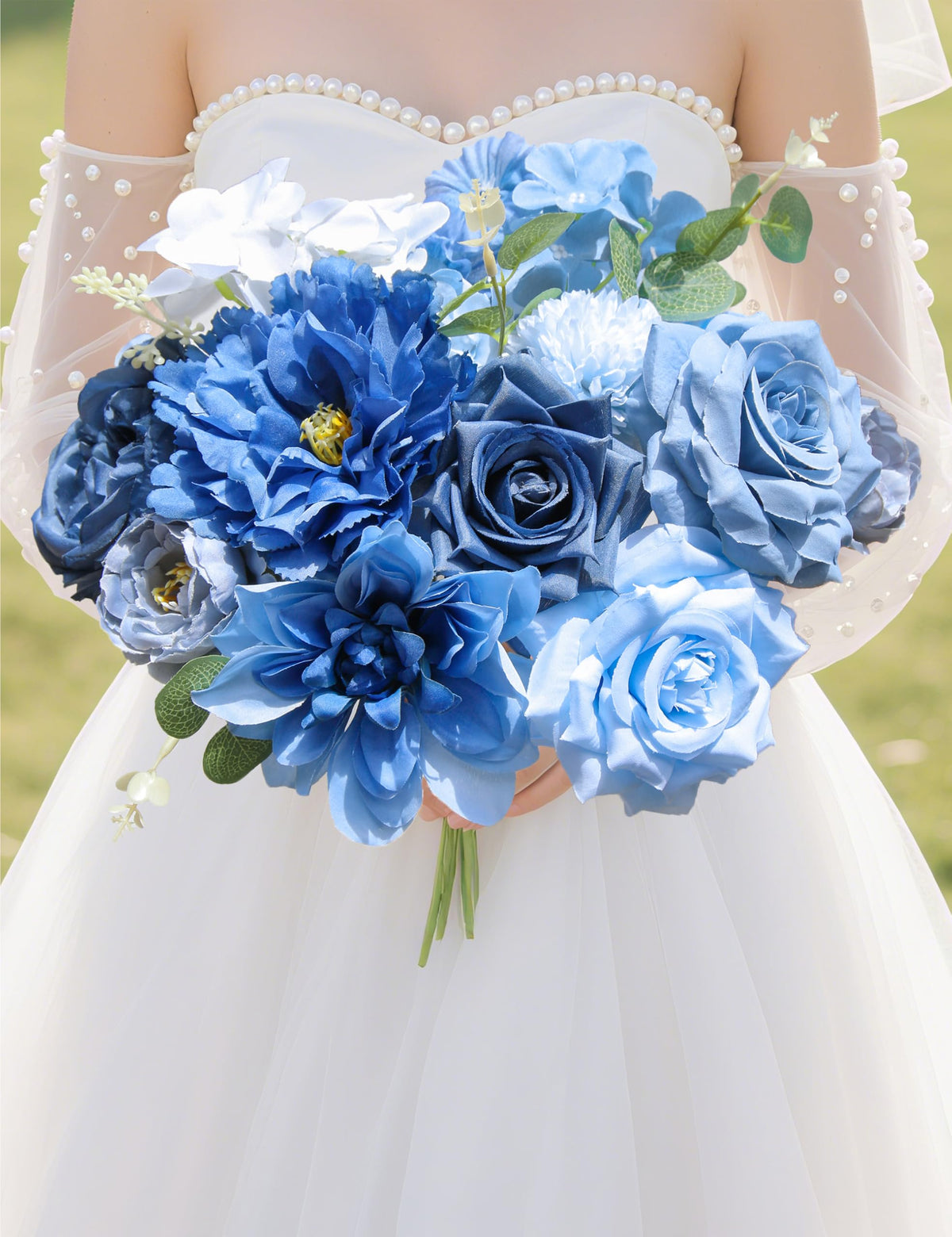 yuagolle diamond rose in grey-blue for subtle table decor