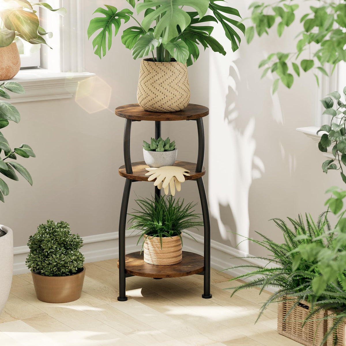 Industrial style with sturdy metal legs on Yuede side table.