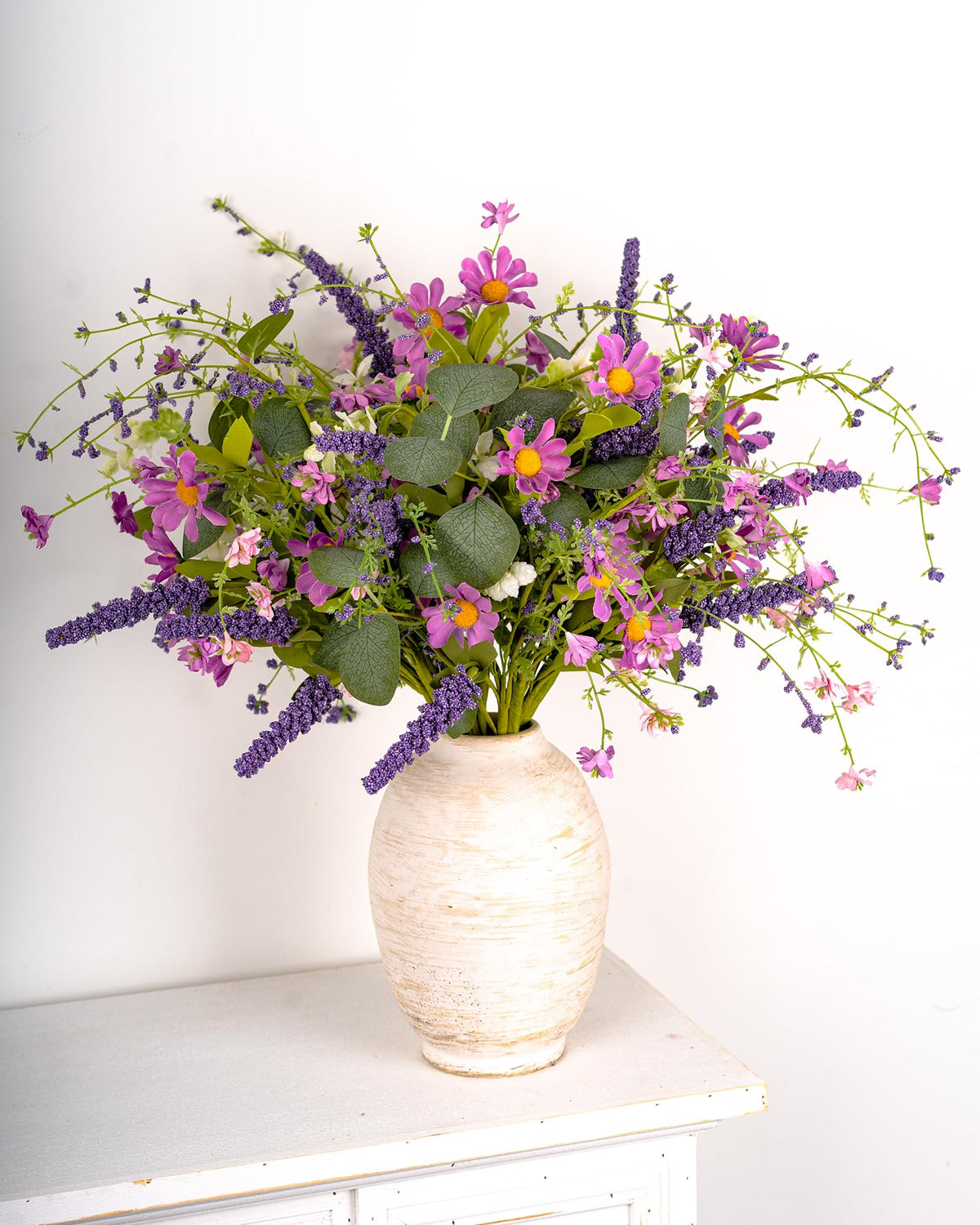 YUGALI silver-dollar eucalyptus leaves bouquet adds graceful greenery without care.