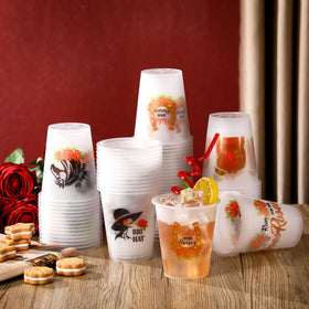 Yungyan Derby cups showcasing horseshoe print are perfect for outdoor gatherings.