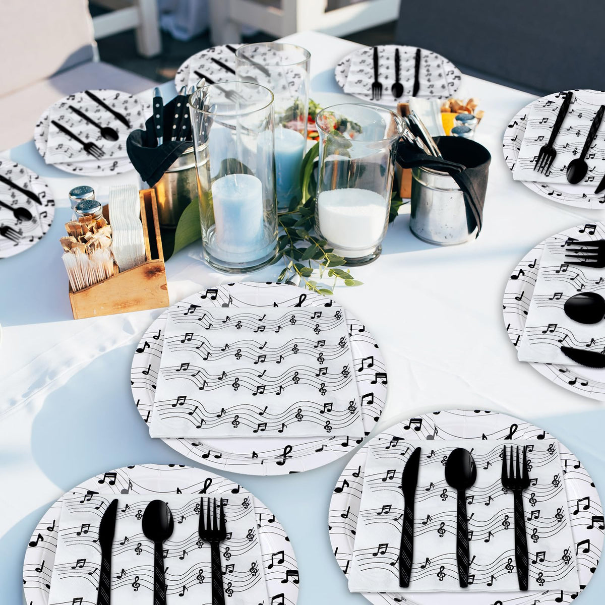 Yungyan disposable party dinnerware simplifies post-event cleanup.