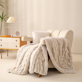 YUSOKI double-sided bubble fur texture for year-round comfort.