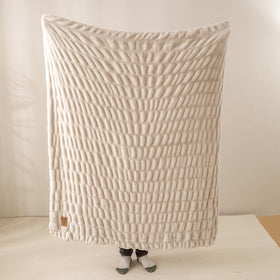 YUSOKI elegant home decor blanket complements modern interiors.