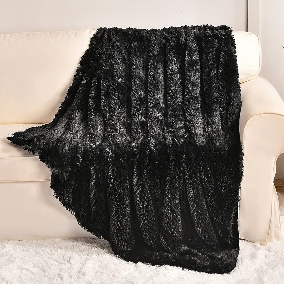 YUSOKI front-side plush fur throw blanket for cozy warmth on the couch