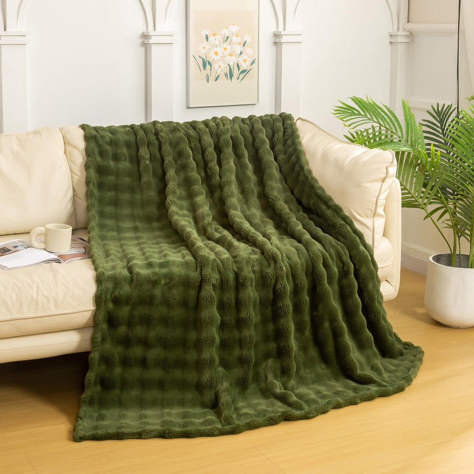 YUSOKI luxury 3D bubble blanket in olive green, close-up shows bold bubbles for stylish decor.